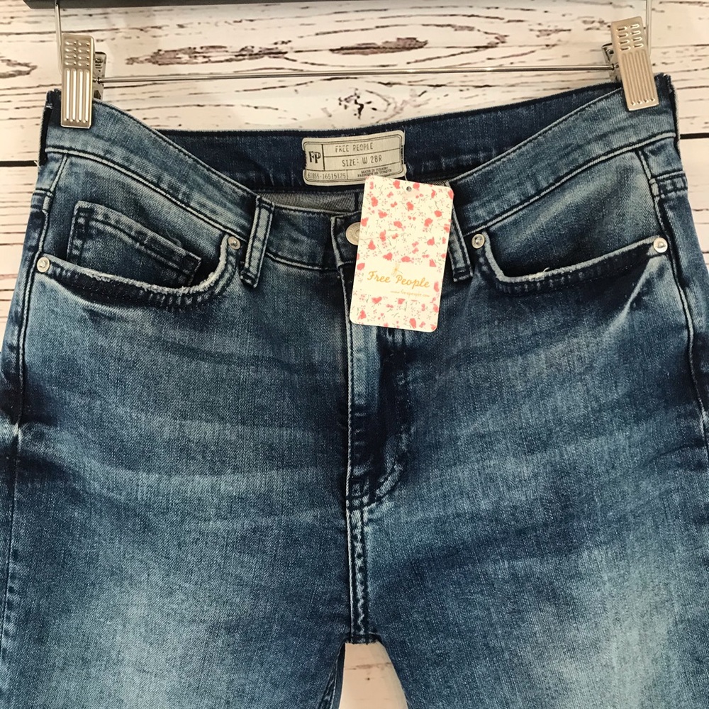 Free People NWT Distressed Knee Jeans - Picture 2 of 3